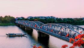 Hue Dragon Boat Truong Tien Bridge